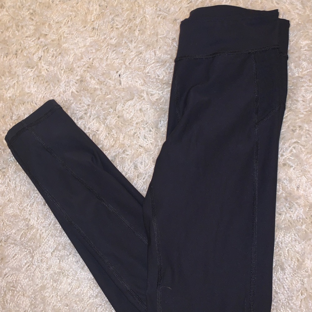 black athletic leggings